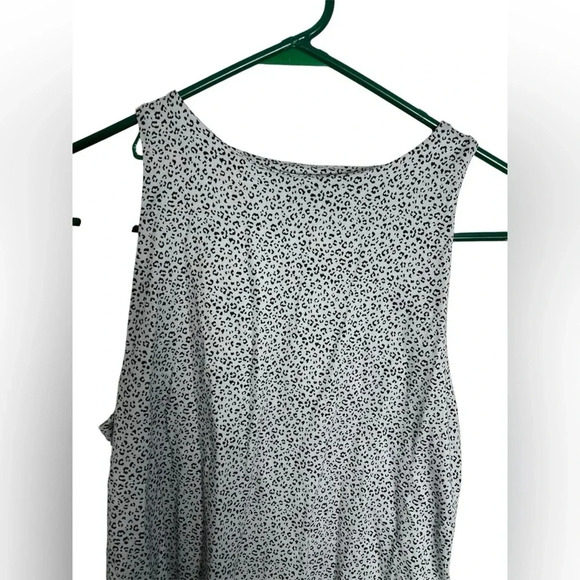 Gaze Gray Leopard Print Sleeveless Bodysuit Size Large- very soft - Picture 2 of 4